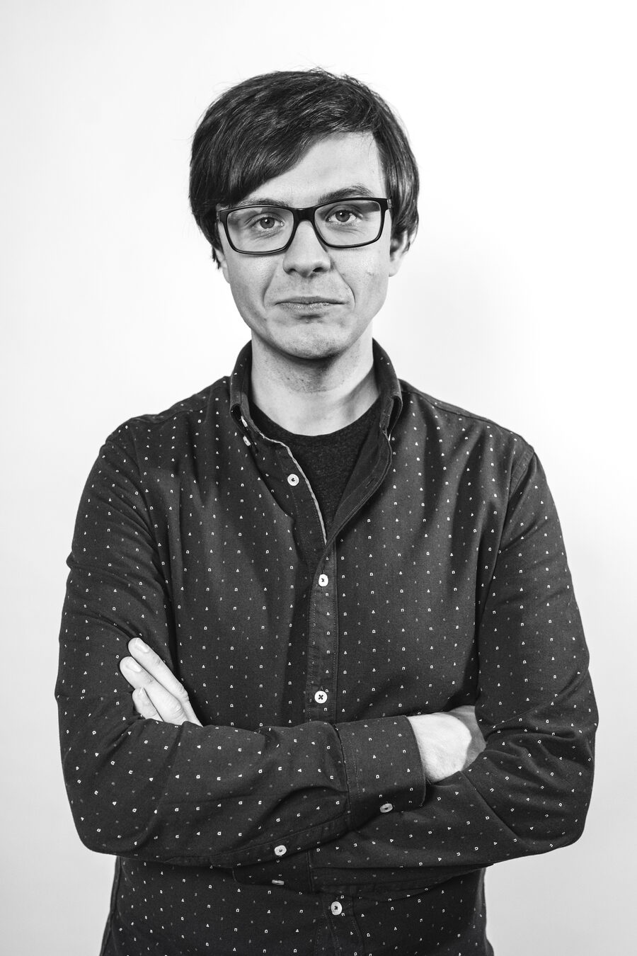 Paweł Zinkiewicz — portret. Współwłaściciel agencji SEO if.pl, autor bloga BYNAJMNIEJ. i host podcastu Vibe SEO.
